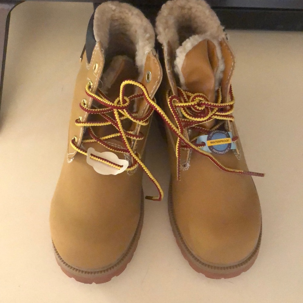 BOYS BOOTS WATERPROOF BY SMARTFIT SIZE 2 (NEW)